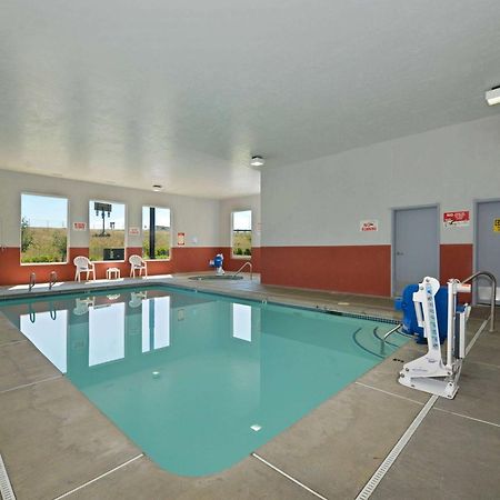 Отель Super 8 By Wyndham Роузберг Экстерьер фото