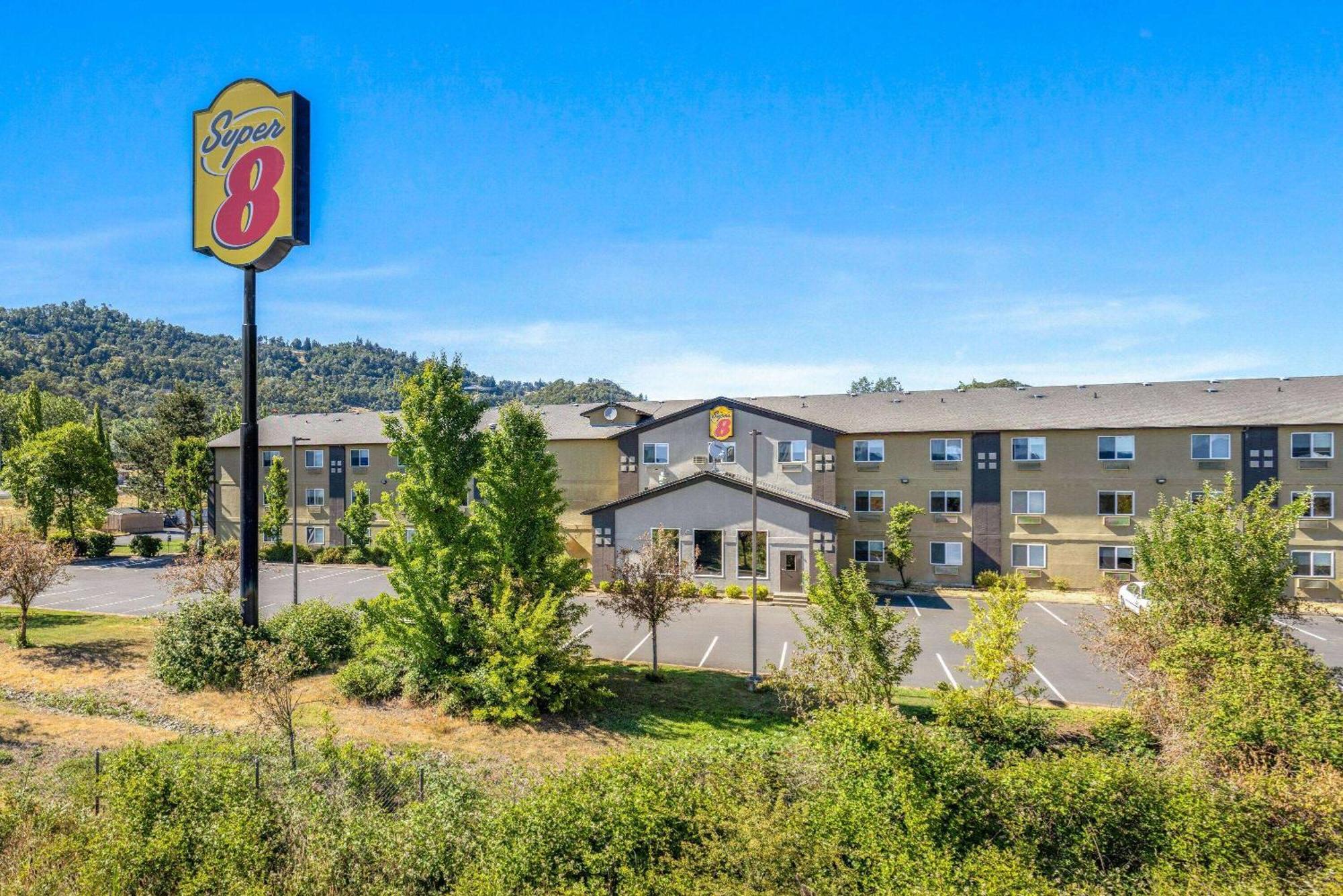 Отель Super 8 By Wyndham Роузберг Экстерьер фото