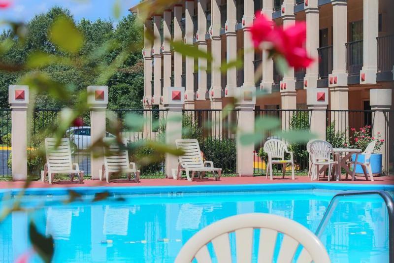 Отель Super 8 By Wyndham Роузберг Экстерьер фото