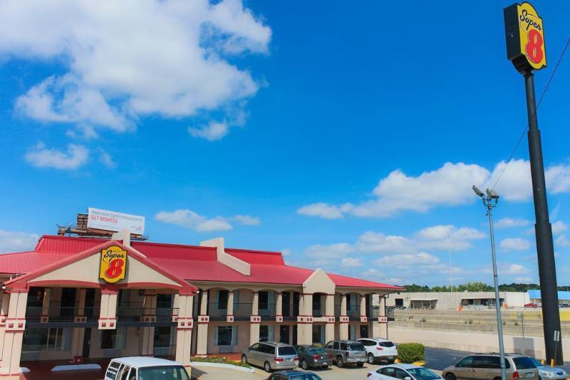 Отель Super 8 By Wyndham Роузберг Экстерьер фото