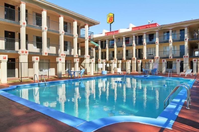 Отель Super 8 By Wyndham Роузберг Экстерьер фото